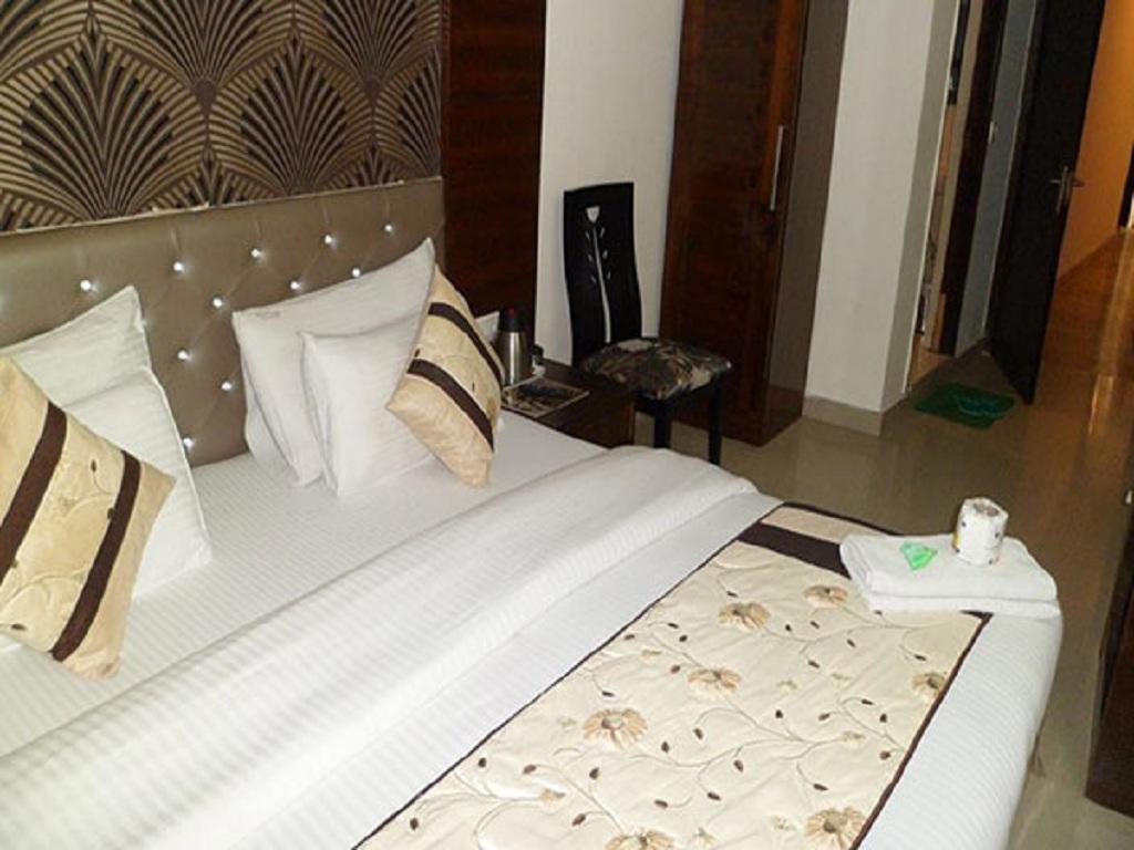 Hotel Parth Palace 新德里 外观 照片